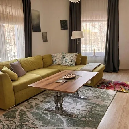 The Old Corner House ולינגראד